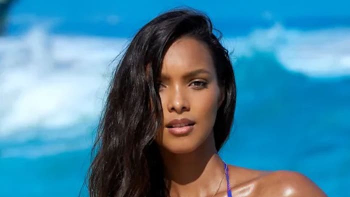 Lais Ribeiro poses before the bright blue ocean in a vibrant string bikini.